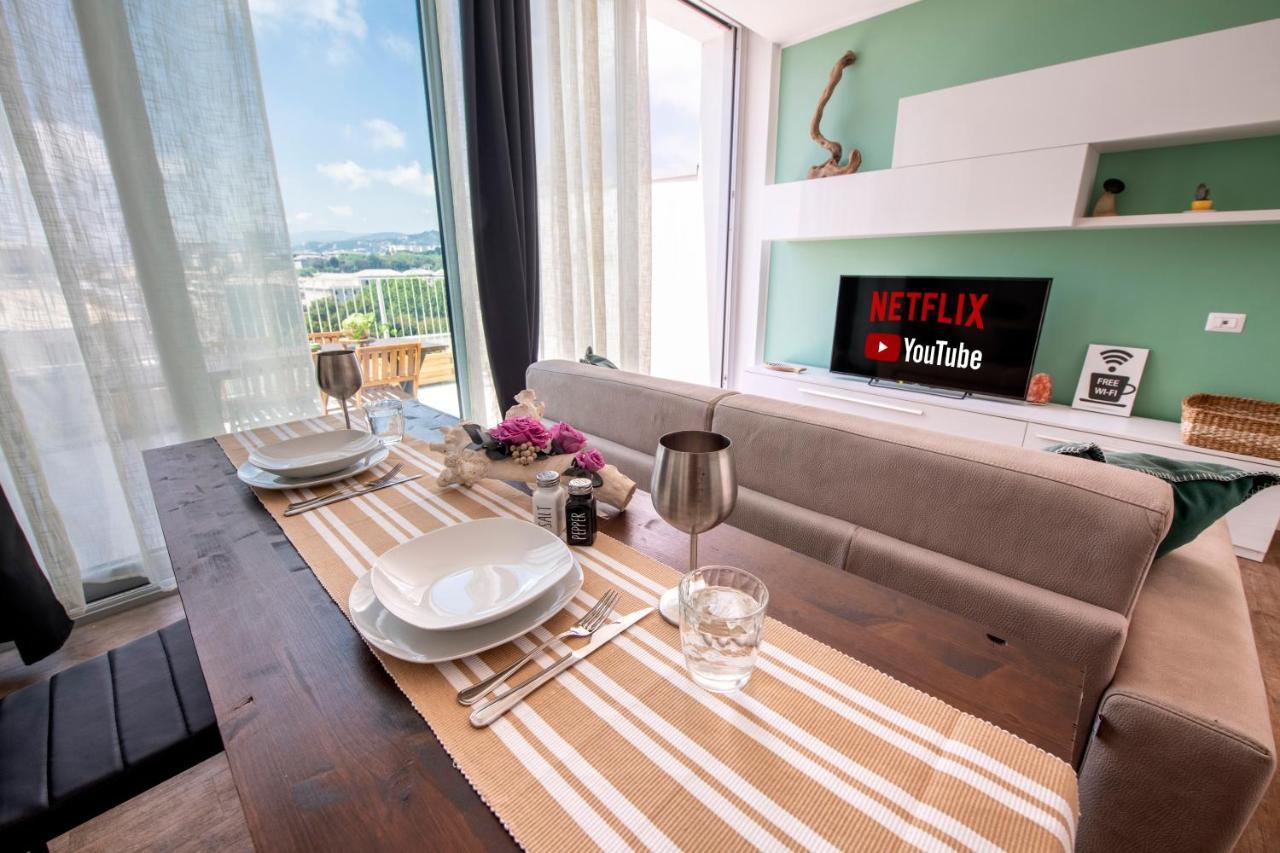 شقة Attico Luxury Con Parcheggio E Terrazza Vista Mozzafiato جنوة المظهر الخارجي الصورة
