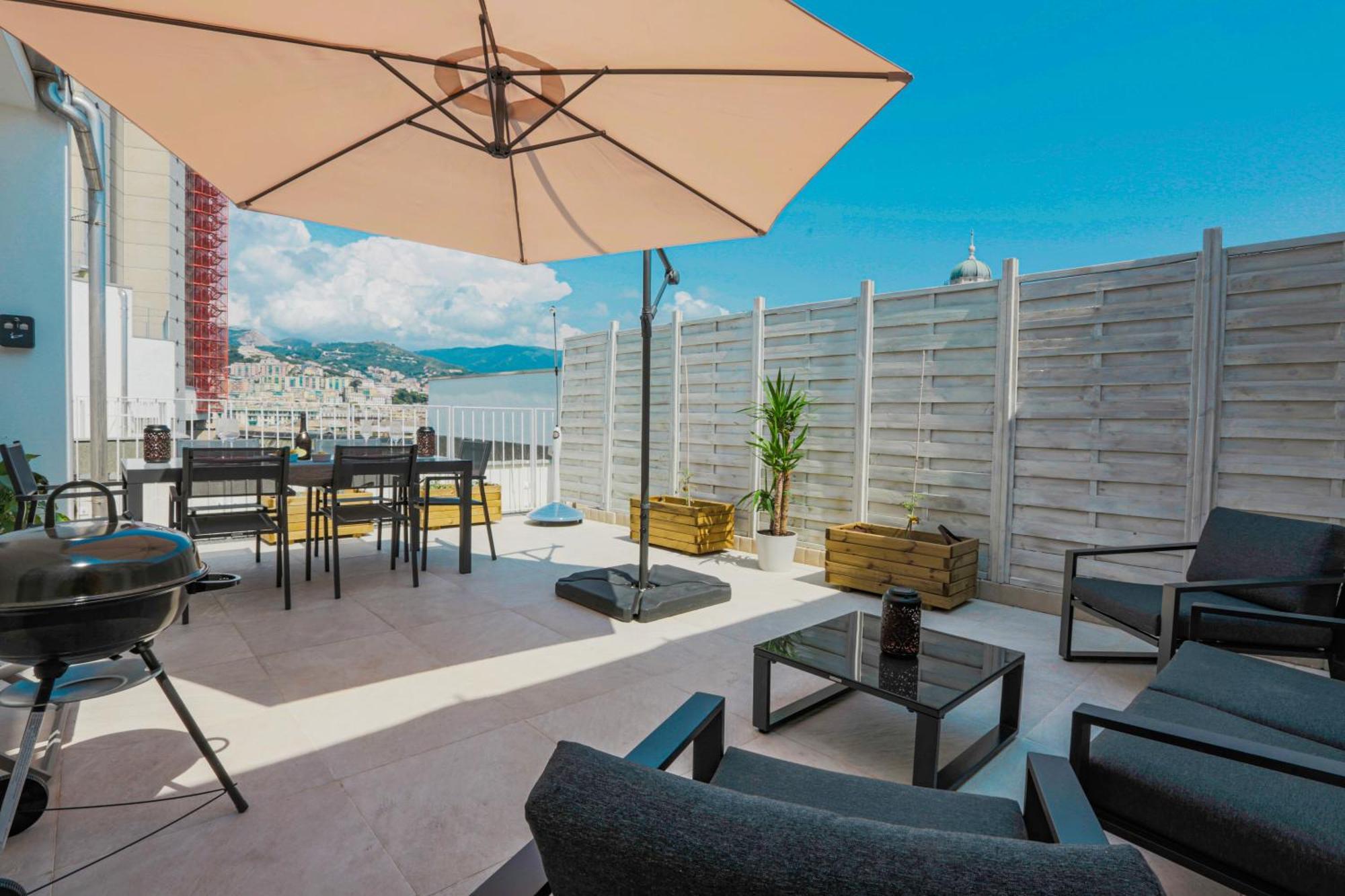 شقة Attico Luxury Con Parcheggio E Terrazza Vista Mozzafiato جنوة المظهر الخارجي الصورة