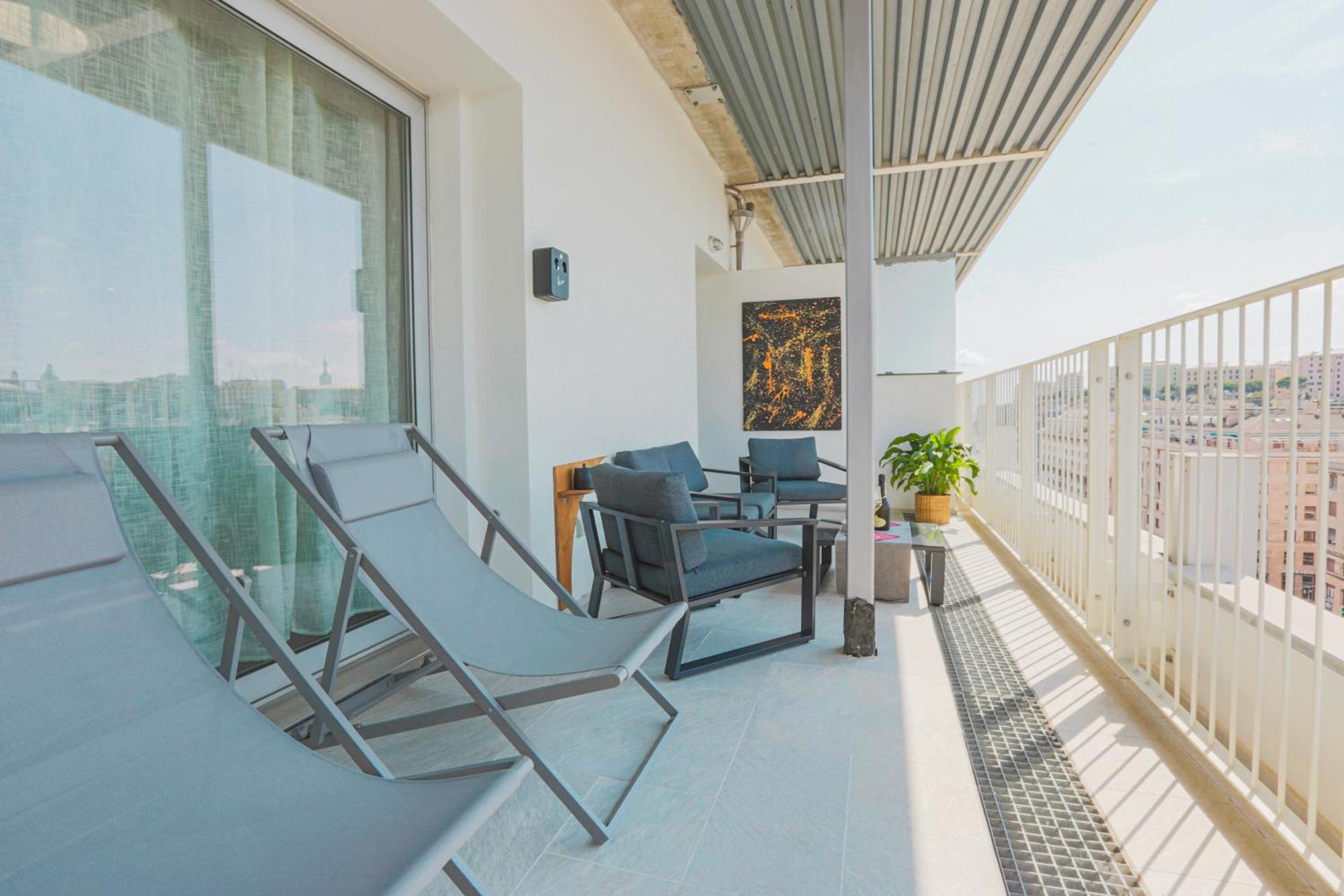 شقة Attico Luxury Con Parcheggio E Terrazza Vista Mozzafiato جنوة الغرفة الصورة